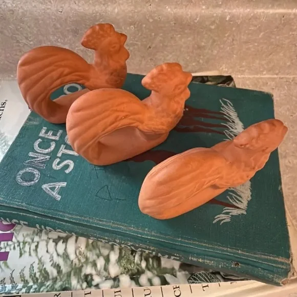 terracotta farmhouse ceramic rooster napkin rings for dining room - Picture 4 of 4